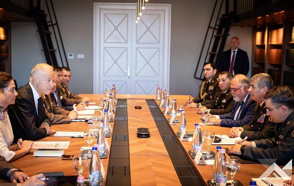 Azərbaycan və Macarıstan müdafiə nazirlərinin Budapeştdə görüşü olub - FOTO