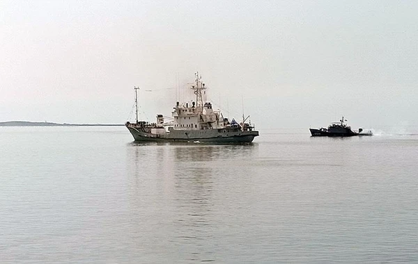 Rusiya Xəzər flotiliyasının hərbi gəmiləri Bakı limanını tərk ediblər - FOTO