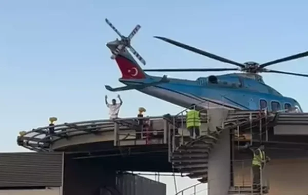 Müğənni tıxaca görə məkana şəxsi helikopertlə gəldi - FOTO