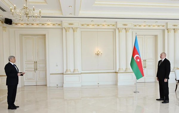 İlham Əliyev Qırğızıstanın yeni səfirinin etimadnaməsini qəbul edib - YENİLƏNİB - FOTO