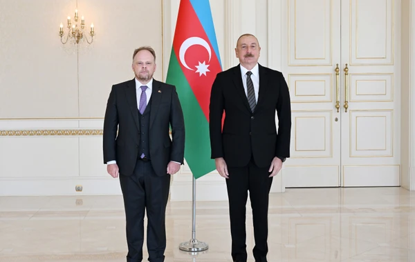 Президент Ильхам Алиев принял верительные грамоты новоназначенного посла Канады в Азербайджане - ФОТО