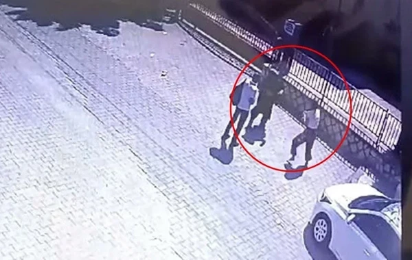 Gəlin qayınananı başmağı ilə döyüb, avtomobili ilə əzdi - FOTO