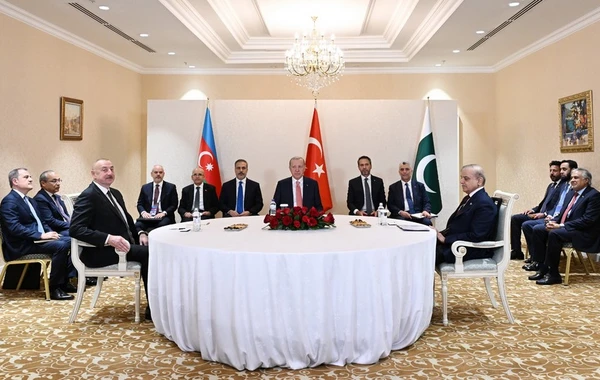 Astanada Azərbaycan Prezidenti, Türkiyə Prezidenti və Pakistanın Baş naziri arasında üçtərəfli görüş keçirilib - YENİLƏNİB - FOTO