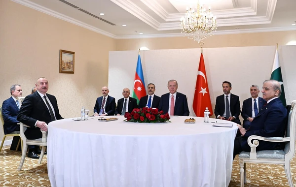 Astanada Azərbaycan Prezidenti, Türkiyə Prezidenti və Pakistanın Baş naziri arasında üçtərəfli görüş keçirilib - YENİLƏNİB - FOTO