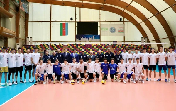 Şahin Bağırov yeniyetmə və gənc voleybolçularla görüşüb