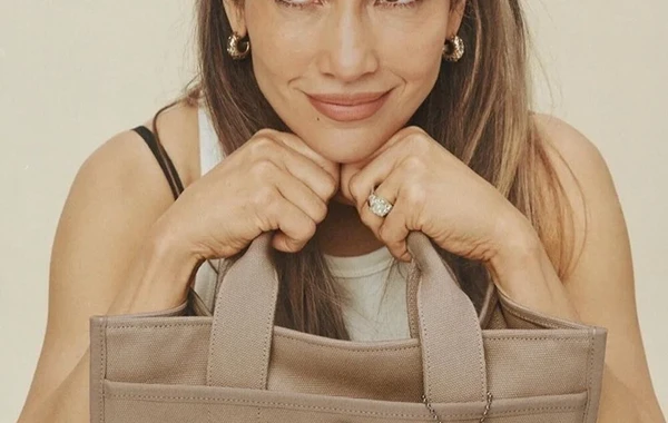 55 yaşlı Cennifer Lopez 90-cı illərə qayıtdı - FOTO