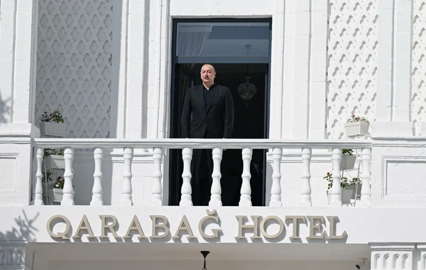 İlham Əliyev Xankəndidə əsaslı təmir və bərpadan sonra “Qarabağ” hotelinin açılışında iştirak edib - YENİLƏNİB - FOTO