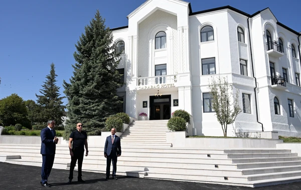 İlham Əliyev Xankəndidə əsaslı təmir və bərpadan sonra “Qarabağ” hotelinin açılışında iştirak edib - YENİLƏNİB - FOTO