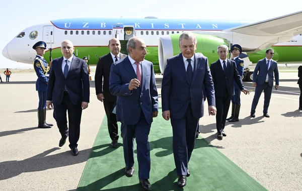 Президент Узбекистана Шавкат Мирзиеев прибыл с визитом в Азербайджан - ФОТО