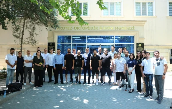 Müharibə ilə əlaqədar əlilliyi olan bir qrup şəxs xüsusi idman protezləri ilə təmin edildi - FOTO