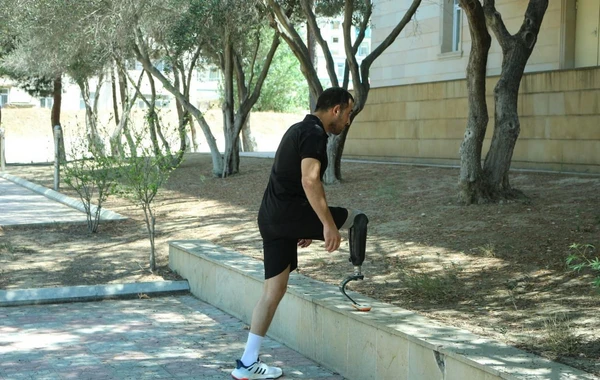 Müharibə ilə əlaqədar əlilliyi olan bir qrup şəxs xüsusi idman protezləri ilə təmin edildi - FOTO