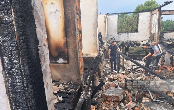 İsmayıllıda 3 ailənin yaşadığı ev yanaraq külə dönüb, xəsarət alanlar var - FOTO