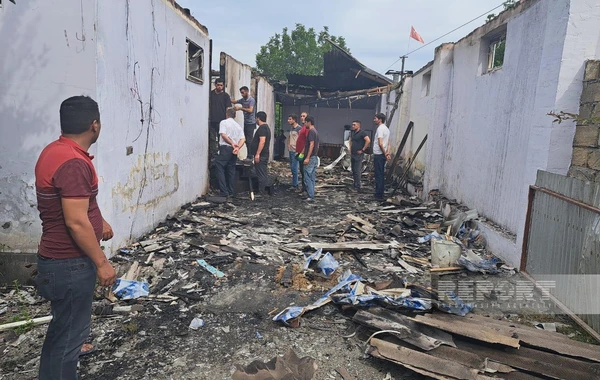 İsmayıllıda 3 ailənin yaşadığı ev yanaraq külə dönüb, xəsarət alanlar var - FOTO