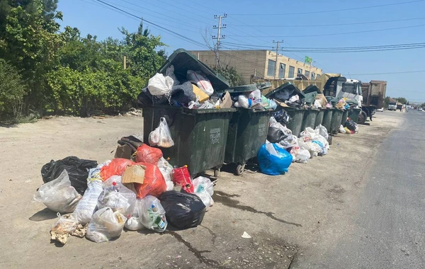 Bu qəsəbədə zibil konteynerləri aşıb-daşır - Sakinlər şikayət edir - FOTO