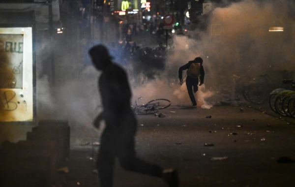Paris alov içində! Solçuların seçki zəfərini qeyd edən qruplar polislə toqquşub - FOTOLAR