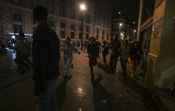 Paris alov içində! Solçuların seçki zəfərini qeyd edən qruplar polislə toqquşub - FOTOLAR