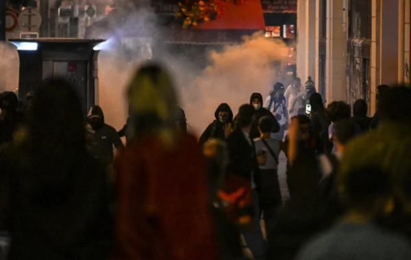 Paris alov içində! Solçuların seçki zəfərini qeyd edən qruplar polislə toqquşub - FOTOLAR