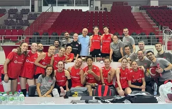 Zehra Güneşin ad günü paylaşımı müzakirələrə səbəb oldu - FOTO
