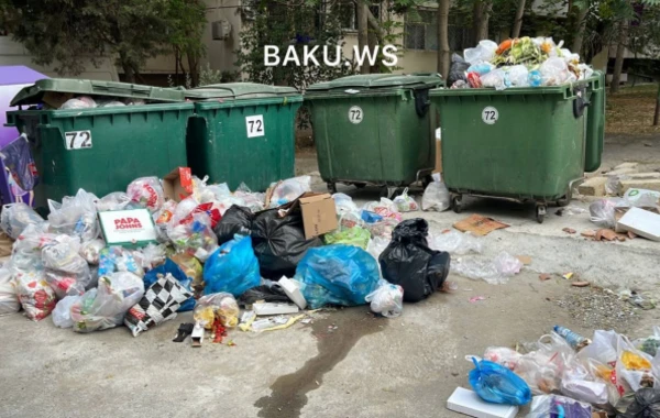Bakıda zibilliyə dönən küçə təmizləndi - ƏVVƏL/SONRA