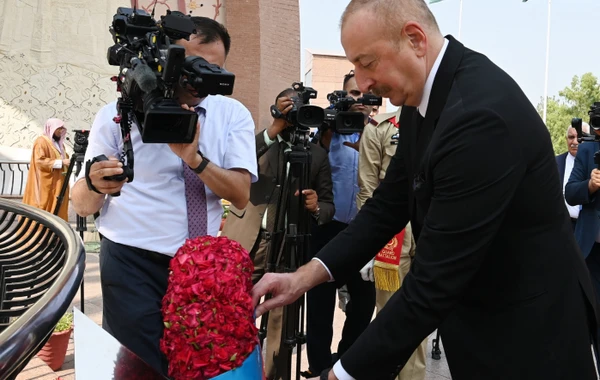 Президент Ильхам Алиев посетил национальный мемориал в Исламабаде - ФОТО