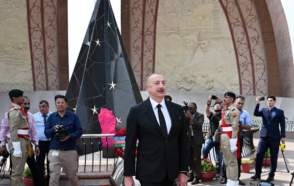 Президент Ильхам Алиев посетил национальный мемориал в Исламабаде - ФОТО