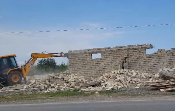 Qubada qanunsuz tikili sökülüb - FOTO/VİDEO