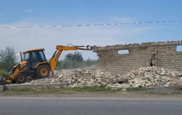 Qubada qanunsuz tikili sökülüb - FOTO/VİDEO