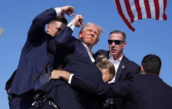 Donald Trampa 3 növ silahdan atəş açılıb