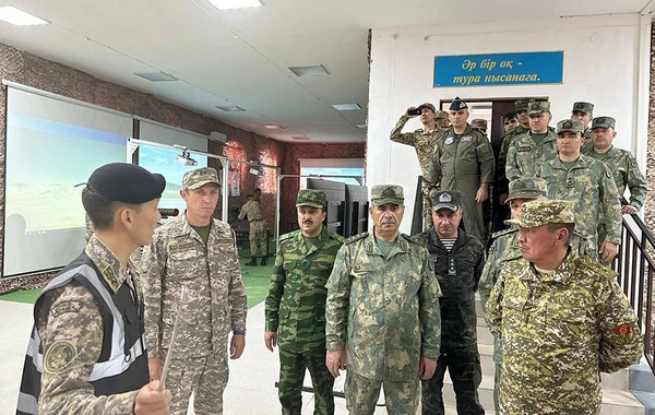 Zakir Həsənov Qazaxıstanın hərbi gəmilərindən birini ziyarət edib - FOTO/VİDEO