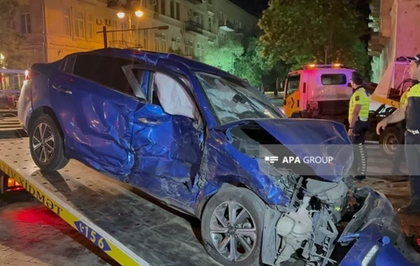 Bakıda iki avtomobil toqquşub, 5 nəfər xəsarət alıb - FOTO