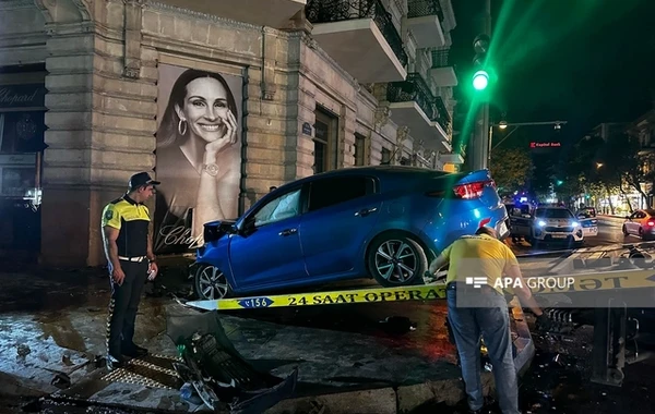 Bakıda iki avtomobil toqquşub, 5 nəfər xəsarət alıb - FOTO