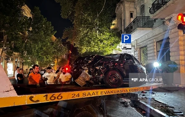 Bakıda iki avtomobil toqquşub, 5 nəfər xəsarət alıb - FOTO