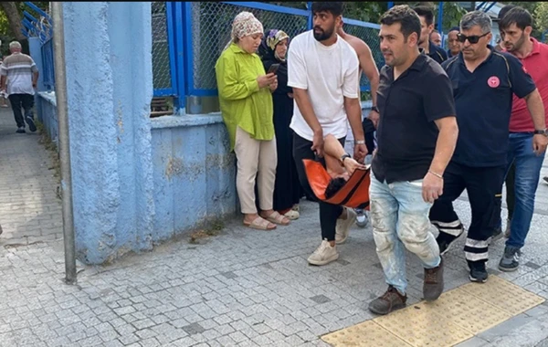 Türkiyədə qıza görə kütləvi dava: 1-i ağır olmaqla 10 nəfər yaralandı - FOTO/VİDEO