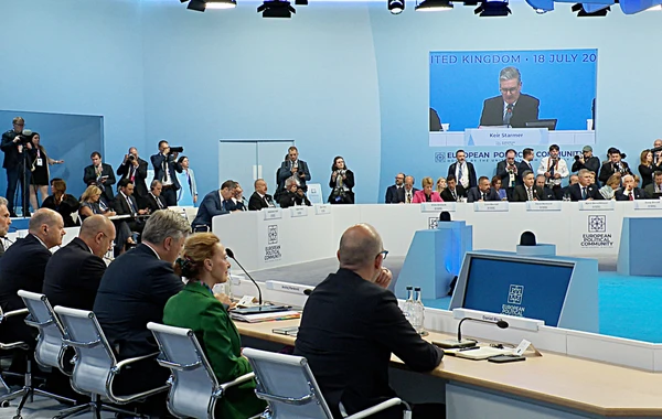 Ильхам Алиев принял участие в пленарной сессии открытия IV саммита ЕПС - ОБНОВЛЕНО - ФОТО