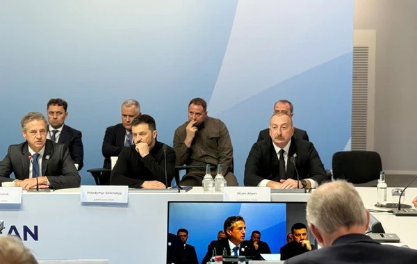 İlham Əliyev “Avropa Siyasi Birliyi”nin 4-cü Zirvə toplantısı çərçivəsində “Enerji və bağlantı” mövzusunda dəyirmi masada çıxış edib - FOTO - YENİLƏNİB