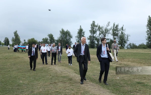 II Qlobal Media Forumunda iştirak edən xarici qonaqlar üçün Şuşada gəzinti təşkil edilib - FOTO