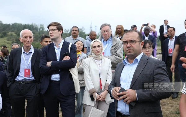 II Qlobal Media Forumunda iştirak edən xarici qonaqlar üçün Şuşada gəzinti təşkil edilib - FOTO