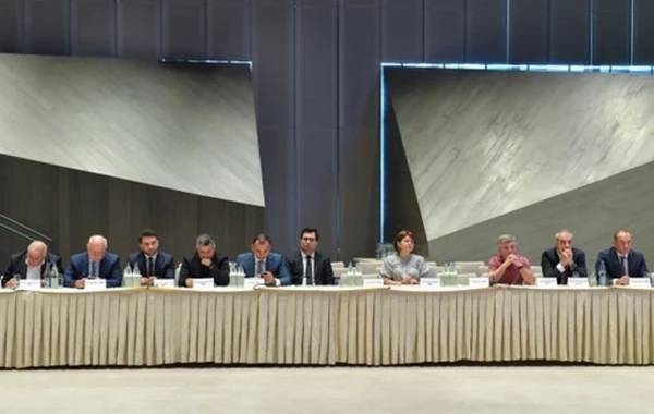 İqtisadiyyat Nazirliyində qeyri-neft sənayesi üzrə fəaliyyət göstərən sahibkarlarla görüş keçirilib - FOTO - YENİLƏNİB
