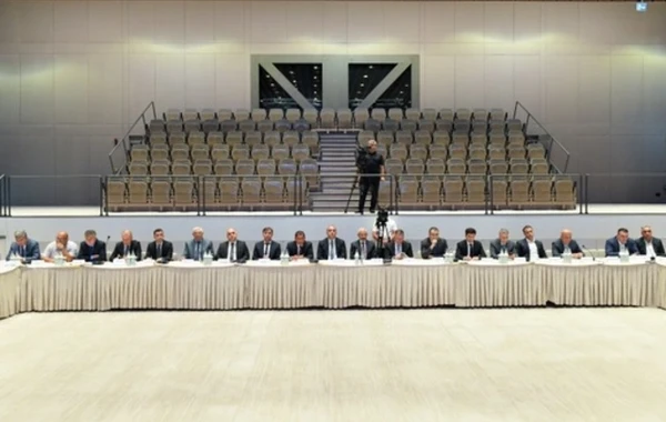 İqtisadiyyat Nazirliyində qeyri-neft sənayesi üzrə fəaliyyət göstərən sahibkarlarla görüş keçirilib - FOTO - YENİLƏNİB