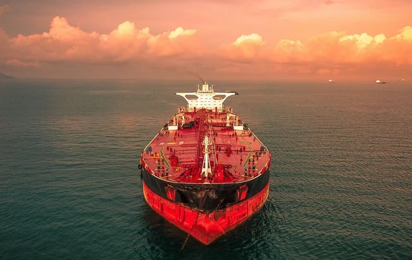 İran İslam İnqilabı Keşikçiləri Korpusunun əsgərləri Fars körfəzində neft tankerini ələ keçirib