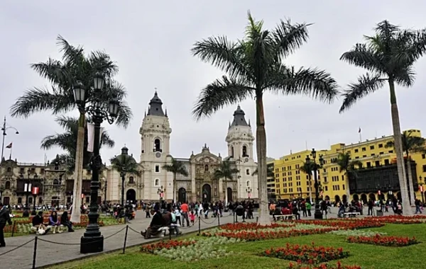 Peru XİN venesuelalı diplomatları 72 saaat ərzində ölkəni tərk etməyə çağırıb