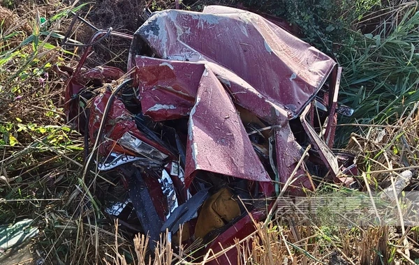 Ucarda qəza edən maşın kanala düşüb, xəsarət alanlar var - FOTO
