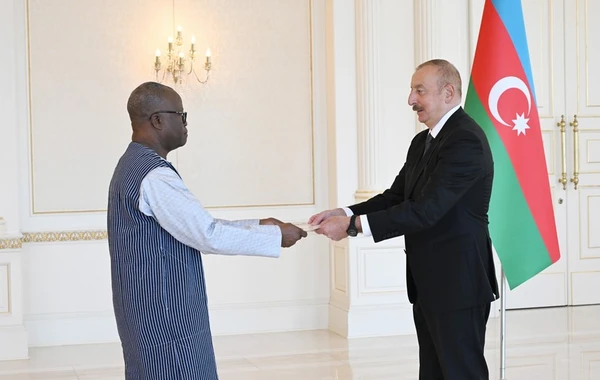Prezident Burkina Fasonun yeni təyin olunmuş səfirinin etimadnaməsini qəbul edib - YENİLƏNİB - FOTO
