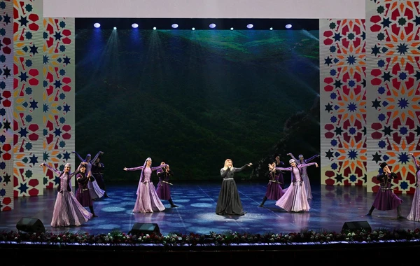 Prezident İlham Əliyev Astanada “Вечер дружбы” adlı qala konsertdə iştirak edib - FOTO