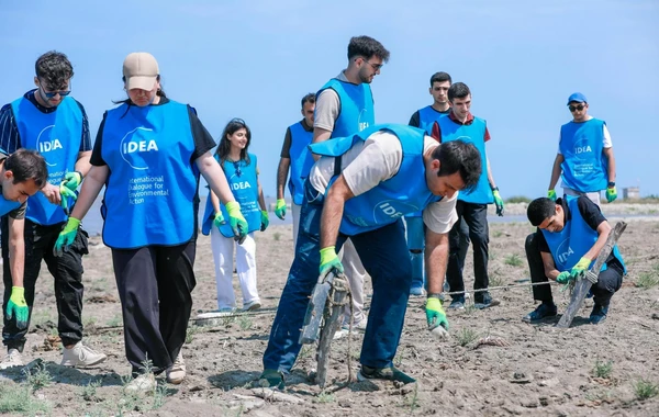 IDEA Kür çayı sahilində ənənəvi təmizlik aksiyası təşkil edib - FOTO