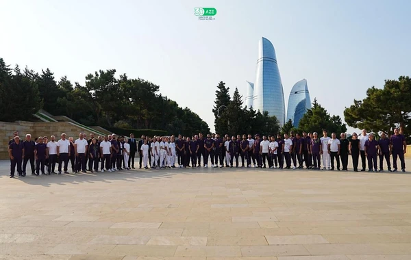 Olimpiya çempionları Ümummilli Lider Heydər Əliyevin məzarını ziyarət ediblər - FOTO