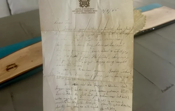Qadın sahildən içində 1945-ci ilə aid məktub olan butulka tapıb - FOTO