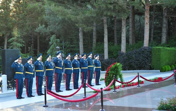 DSX rəhbərliyi Fəxri xiyaban və Şəhidlər xiyabanını ziyarət edib - FOTO