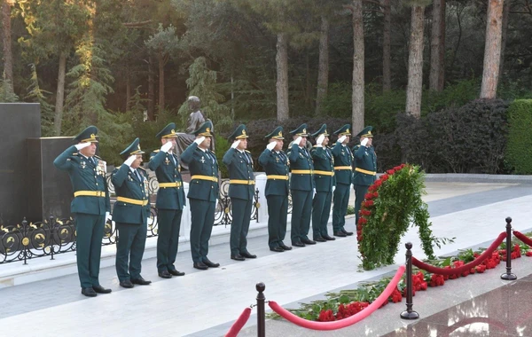 DSX rəhbərliyi Fəxri xiyaban və Şəhidlər xiyabanını ziyarət edib - FOTO