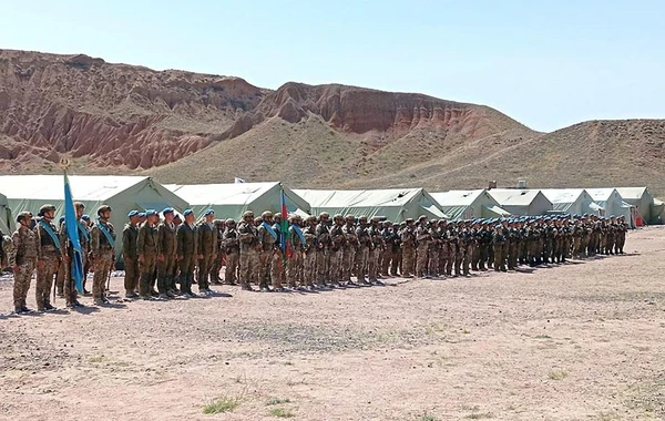 Baş Qərargah rəisi Qazaxıstanda "Altın Kıran - 2024" təliminin taktiki epizodunu izləyib - FOTO
